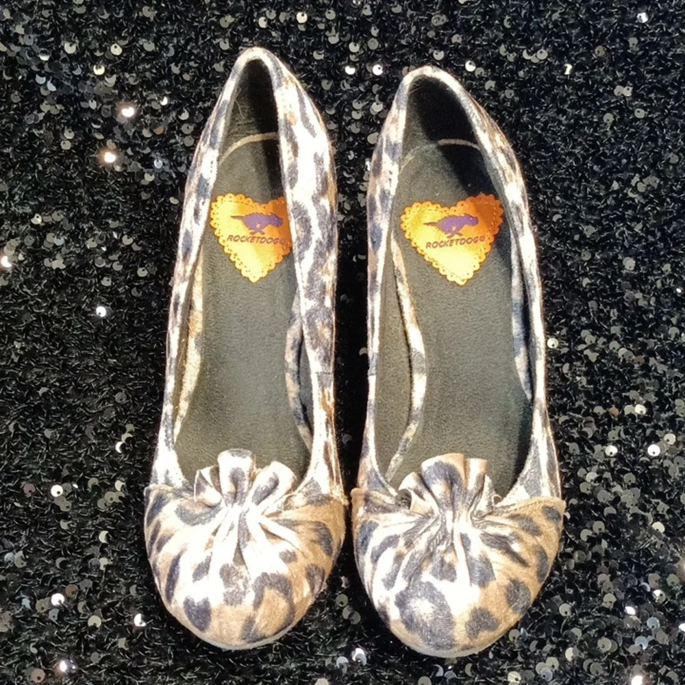 Velvet Leopard Print Pumps Tan Black Round Toe Ruffle